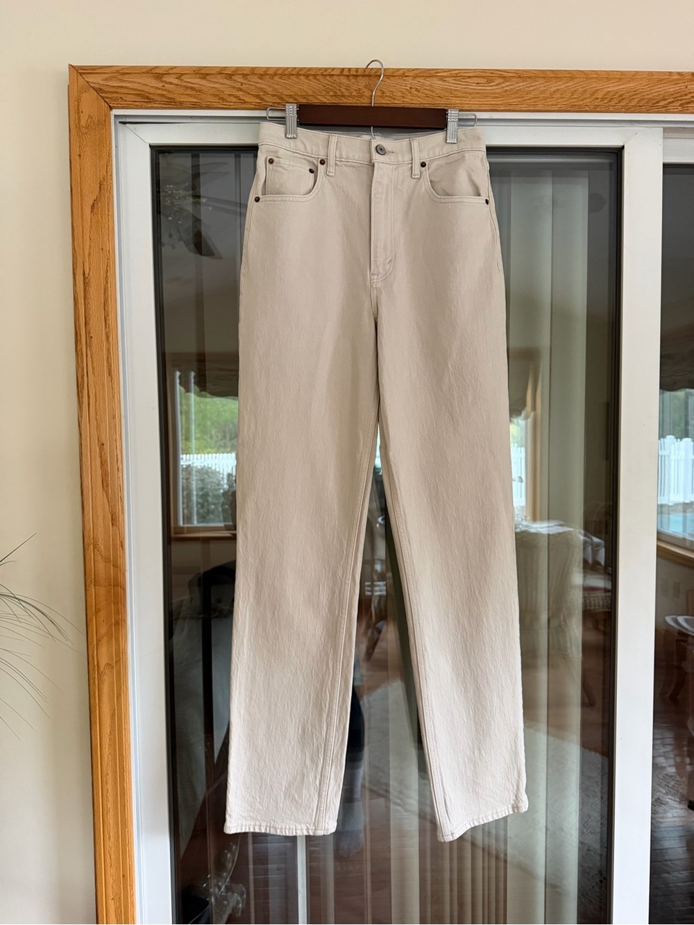 NWOT Abercrombie & Fitch The 90s Straight Leg Ultra High Rise Jeans in Light